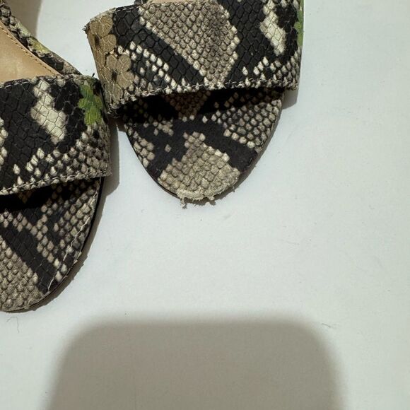 VINCE CAMUTO WINDERLY ANKLE STRAP SANDAL SIZE 9 - Picture 8 of 9